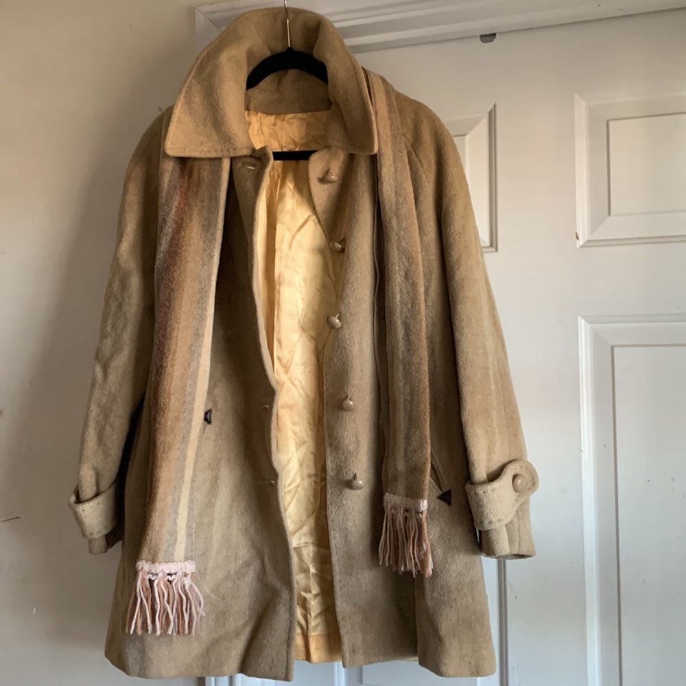 Country Pacer Vintage Longe Women’s Coat With Matching Scoff
